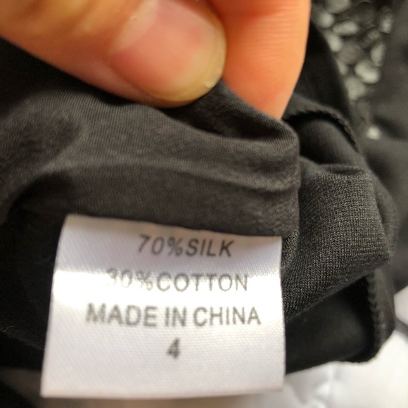 Chic dress . Full of details. - Picture 4 of 5